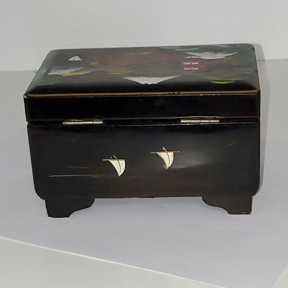 Far East Oriental Musical Jewelry Box Hand Painted Laquered Wood Vintage As-Is - Picture 6 of 16